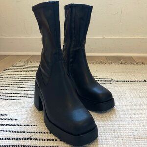Brooke Boots in Black Leather/Comb